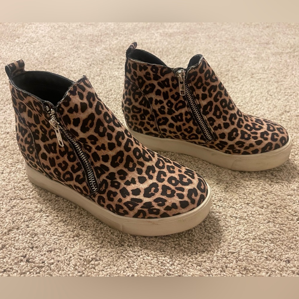 Wedged sneakers
